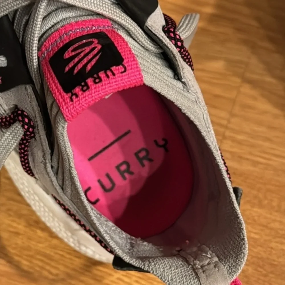 Under Armour Steph Curry Basketball Shoe‎ Men's 6.5 women’s 8